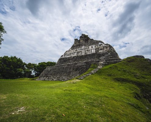 CATA_Belize_uno dei templi maya nel sito di Caracol