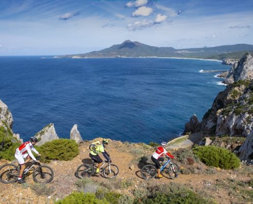 OscarItalianoCicloturismo2024_MenzioneLegambiente_CicloviaCamminoMinerarioSantaBarbara_Buggerru_Ciclisti