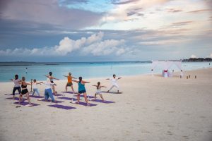 Sun_Siyam_Resorts_Yoga_spiaggia©M.Carulli